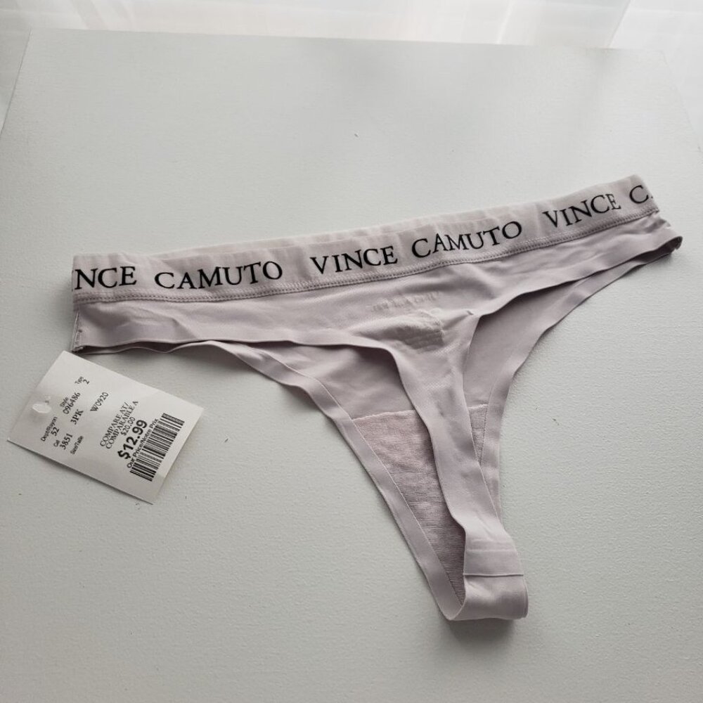 BNWT Vince Camuto thong SMALL